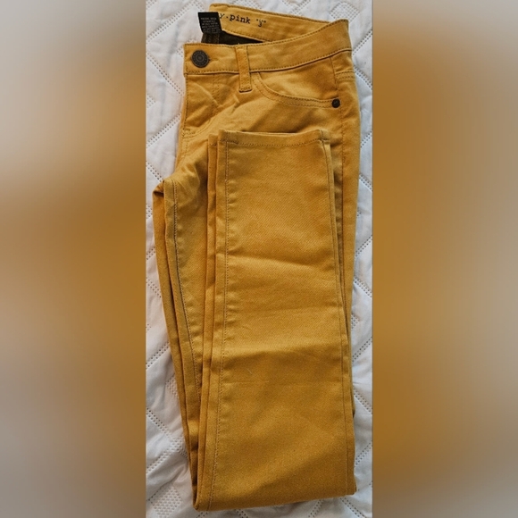 Celebrity Pink Pants - 🌟NWT Womens Mustard Stretchy Skinny Denim Pants Size 3🌟